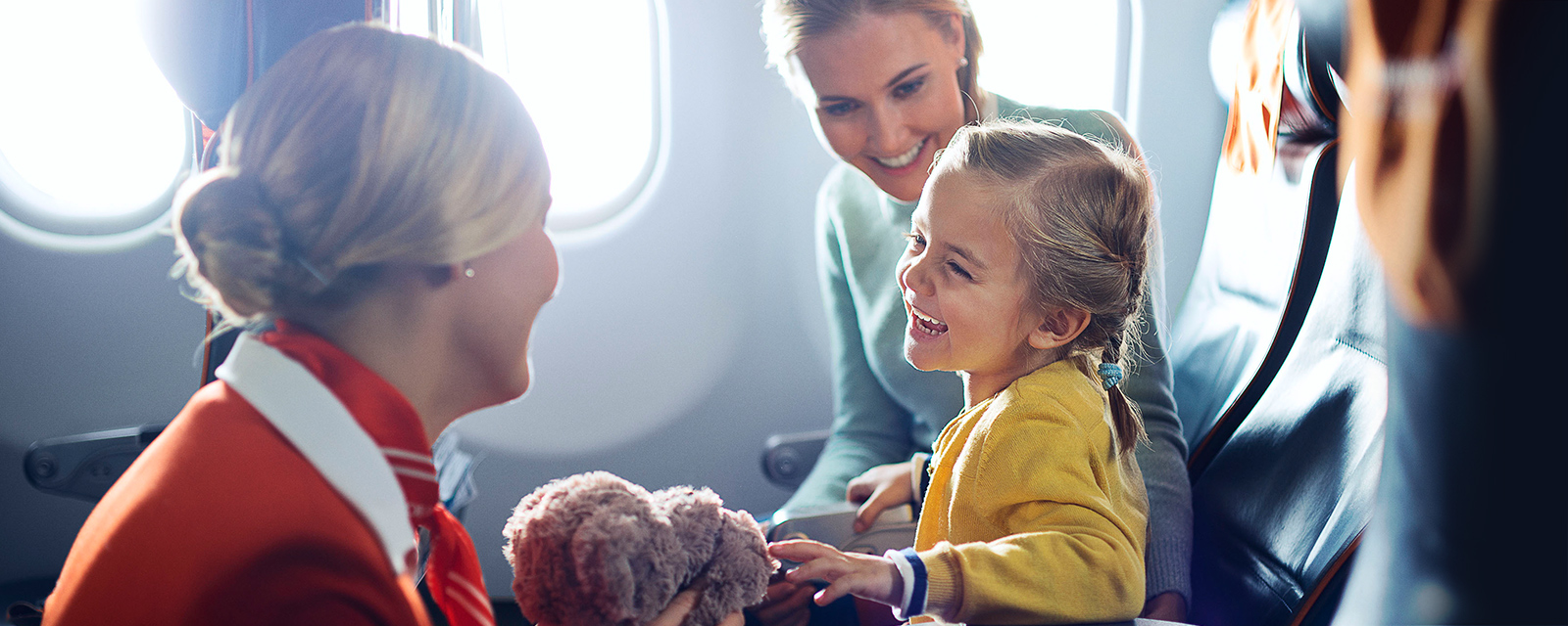 Как лететь на самолете с ребенком?